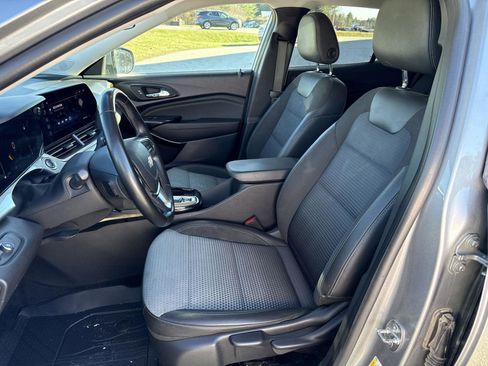 Used 2024 Chevrolet Trax LT w/ Driver Confidence Package image 11