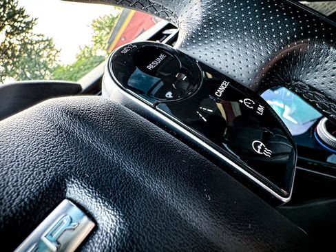 Used 2018 Land Rover Range Rover Velar R-Dynamic SE image 13