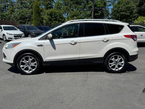 Used 2016 Ford Escape Titanium w/ Canadian Touring Package AWD/4WD image 4