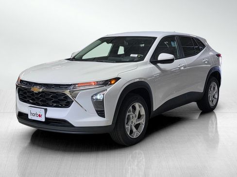 New 2026 Chevrolet Trax LS w/ LS Convenience Package FWD image 3