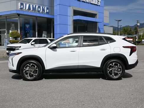 Used 2026 Chevrolet Trax LT w/ LPO, Blackout Package FWD image 7