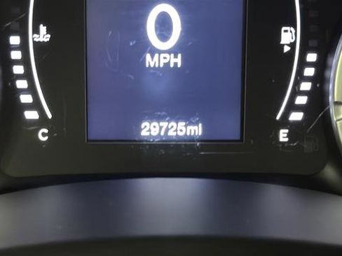 Used 2023 Jeep Renegade Latitude w/ Sun & Fun Group AWD/4WD image 10