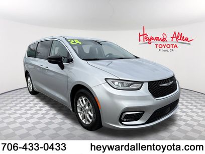 Used 2024 Chrysler Pacifica Touring-L