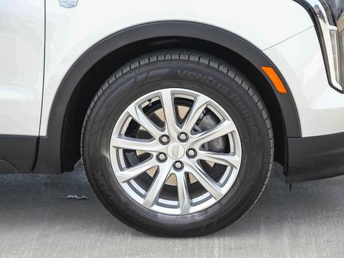 Used 2023 Cadillac XT4 Luxury w/ Cold Weather Package FWD image 10