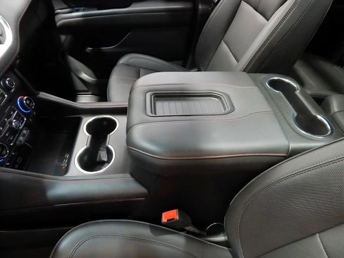 Used 2024 Chevrolet Suburban RST image 13