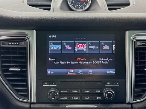 Used 2018 Porsche Macan image 14