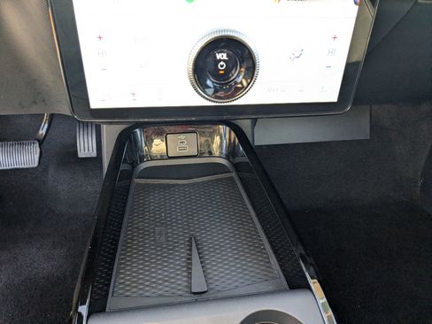 Certified 2025 Ford Mustang Mach-E GT w/ Bronze Appearance Package image 28