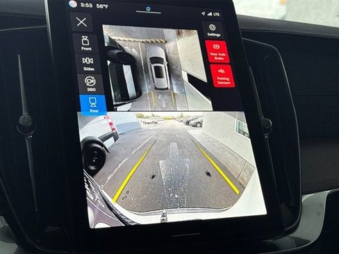 Certified 2025 Volvo XC90 B6 Plus image 22