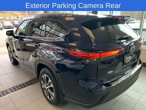 Used 2022 Toyota Highlander XLE image 14