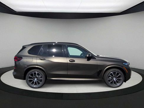 Used 2026 BMW X5 xDrive40i w/ M Sport Package AWD/4WD image 9