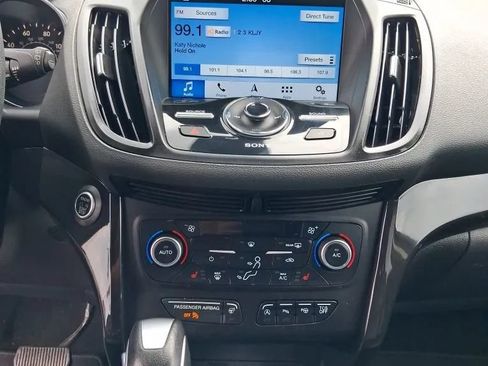 Used 2019 Ford Escape Titanium AWD/4WD image 18