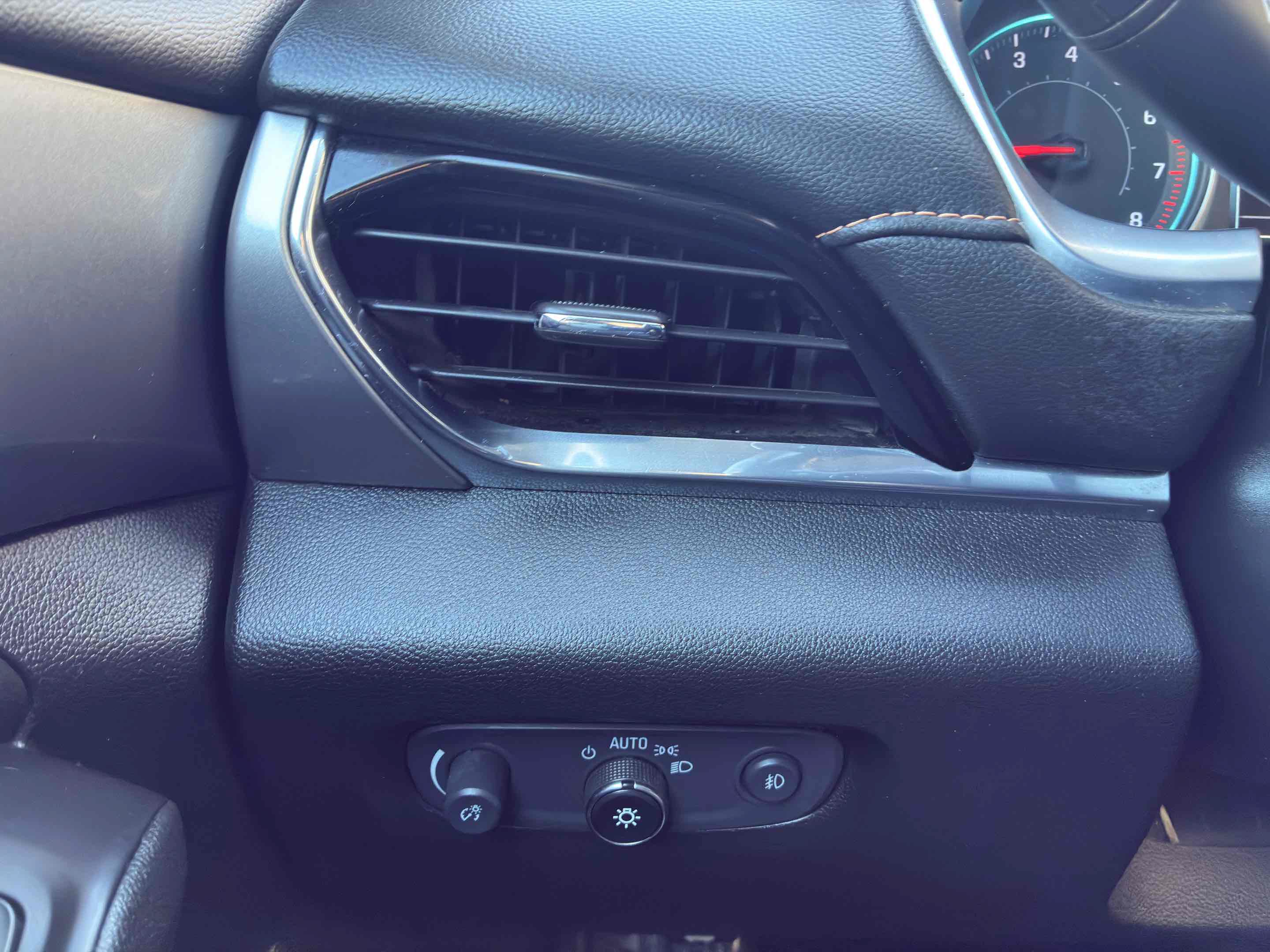 Used 2018 Chevrolet Traverse LT FWD image 32