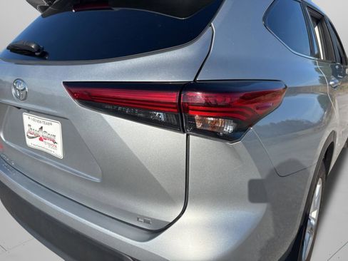 Used 2023 Toyota Highlander LE image 32
