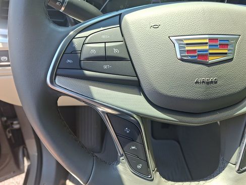 Certified 2023 Cadillac XT5 Premium Luxury AWD/4WD image 28