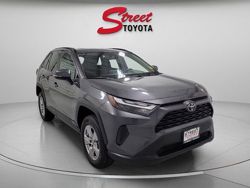 Certified 2025 Toyota RAV4 XLE FWD image 5