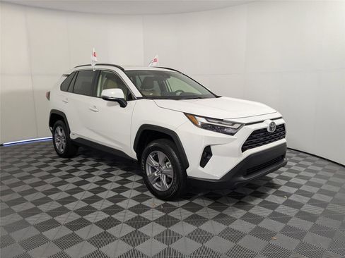 Used 2025 Toyota RAV4 XLE image 3
