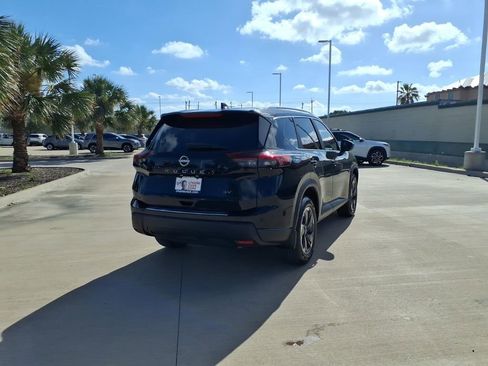 Used 2024 Nissan Rogue SV w/ SV Premium Package FWD image 5