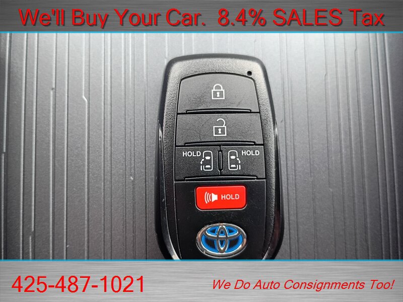 Used 2025 Toyota Sienna LE FWD image 27