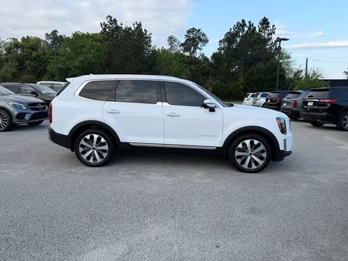Used 2022 Kia Telluride EX w/ EX Premium Package FWD image 4