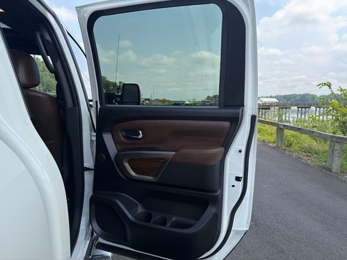 Used 2021 Nissan Titan Platinum Reserve w/ Moonroof Package AWD/4WD image 17