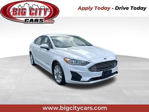 Used 2019 Ford Fusion SE image 1
