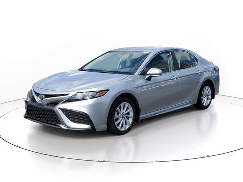 Used 2024 Toyota Camry SE image 2