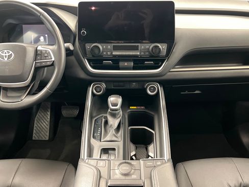 Certified 2025 Toyota Grand Highlander AWD image 14