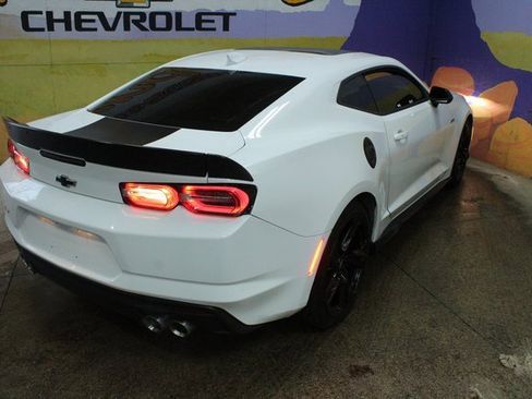Used 2022 Chevrolet Camaro LT image 8