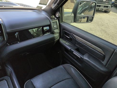 Used 2025 RAM 3500 Limited AWD/4WD image 17