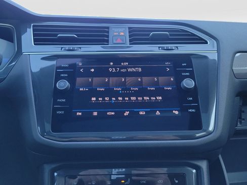 Certified 2023 Volkswagen Tiguan SE R-Line FWD image 21