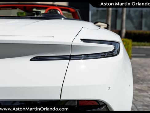 Used 2019 Aston Martin DB11 Volante image 30