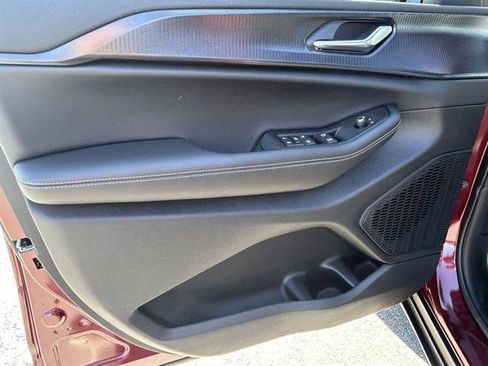 New 2025 Jeep Grand Cherokee Altitude image 21