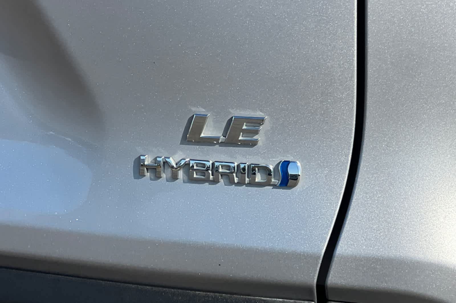 Used 2021 Toyota RAV4 LE AWD/4WD image 31