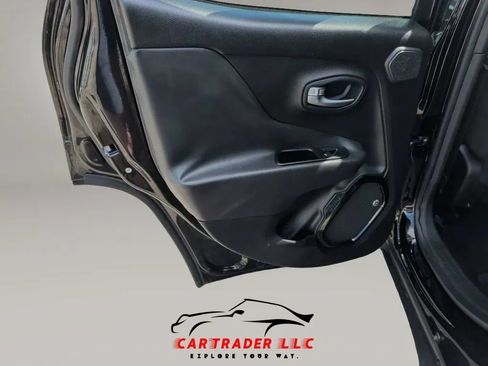 Used 2017 Jeep Renegade Altitude FWD image 15