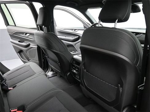 New 2025 Jeep Grand Cherokee Laredo image 21