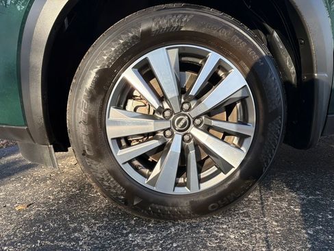 Used 2024 Nissan Pathfinder SL w/ Black Appearance Package image 38