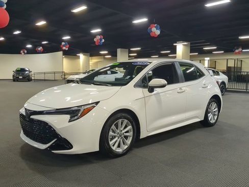 Used 2025 Toyota Corolla SE image 8