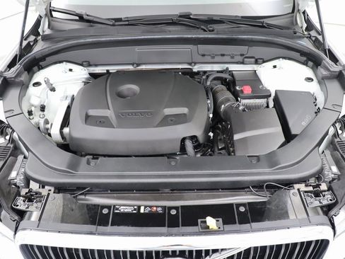Used 2018 Volvo XC60 T6 Momentum w/ Vision Package image 9