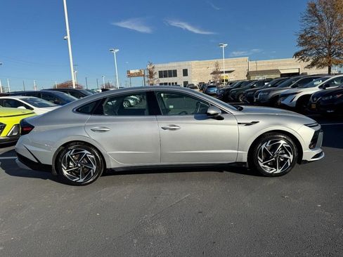 Certified 2024 Hyundai Sonata SEL w/ Convenience Package image 2