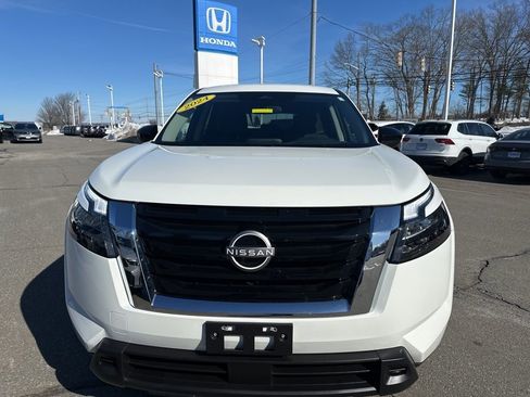 Used 2024 Nissan Pathfinder S image 2