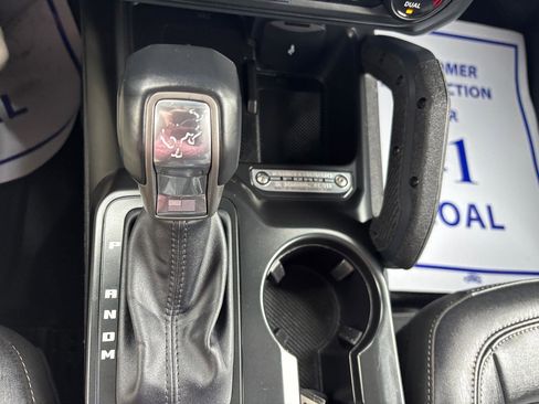 Used 2025 Ford Bronco Badlands image 21