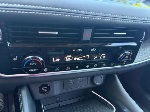 Certified 2024 Nissan Rogue Platinum w/ Platinum Premium Package image 21