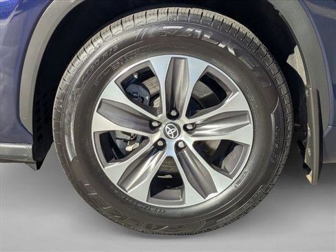 Used 2022 Toyota Highlander XLE image 23