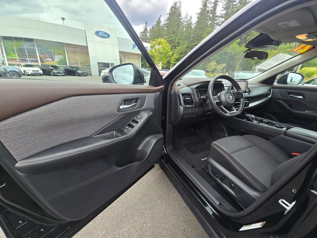 Used 2021 Nissan Rogue SV AWD/4WD image 21