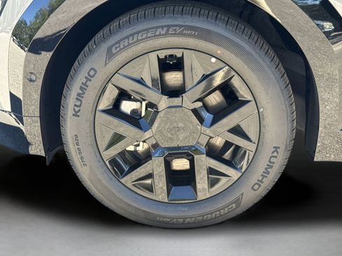 New 2026 Kia EV9 Land w/ Nightfall Edition Package image 32