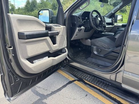 Used 2017 Ford F150 XL w/ Equipment Group 101A Mid AWD/4WD image 12