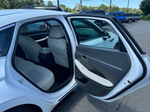 Used 2025 Hyundai Sonata SEL FWD image 16