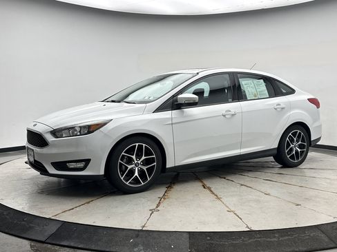 Used 2018 Ford Focus SEL FWD image 1