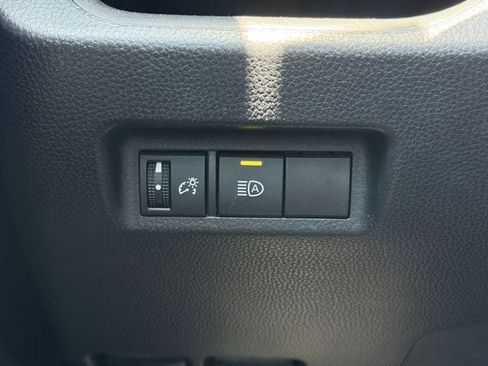 Used 2022 Toyota RAV4 XLE FWD image 22