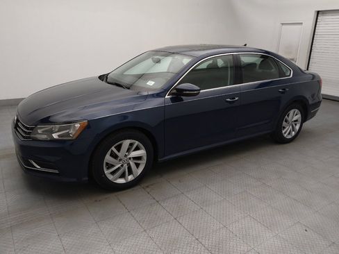 Used 2018 Volkswagen Passat 2.0T SE image 2